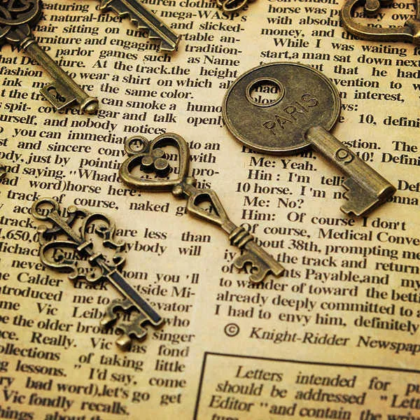 14pcs Retro Vintage Old Style Key Pendants DIY Accessaries