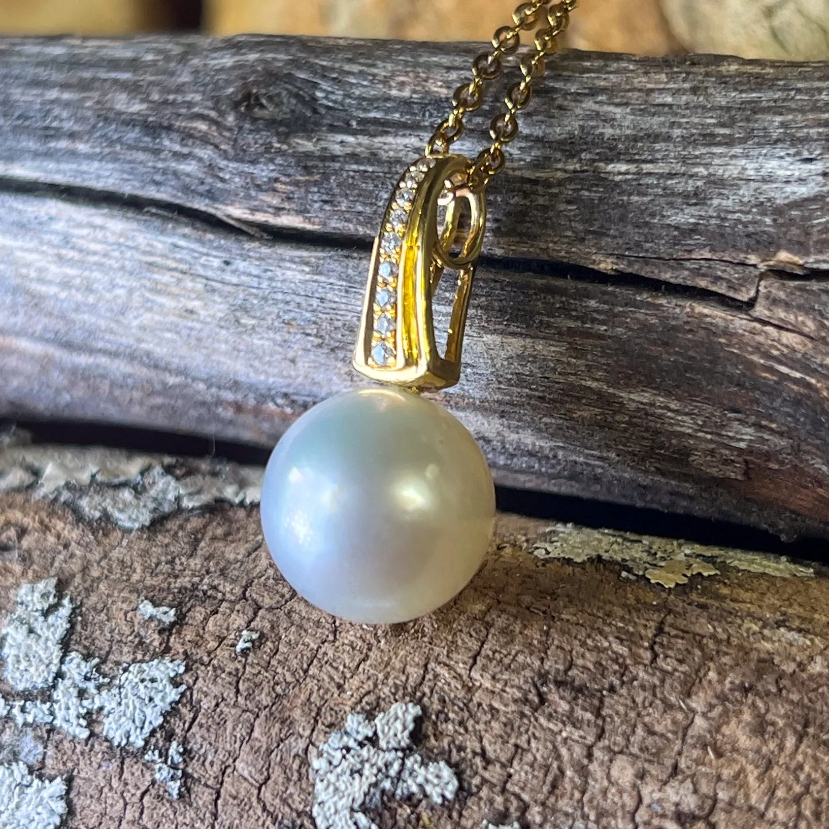 18kt Yellow Gold South Sea Pearl and Diamond pendant