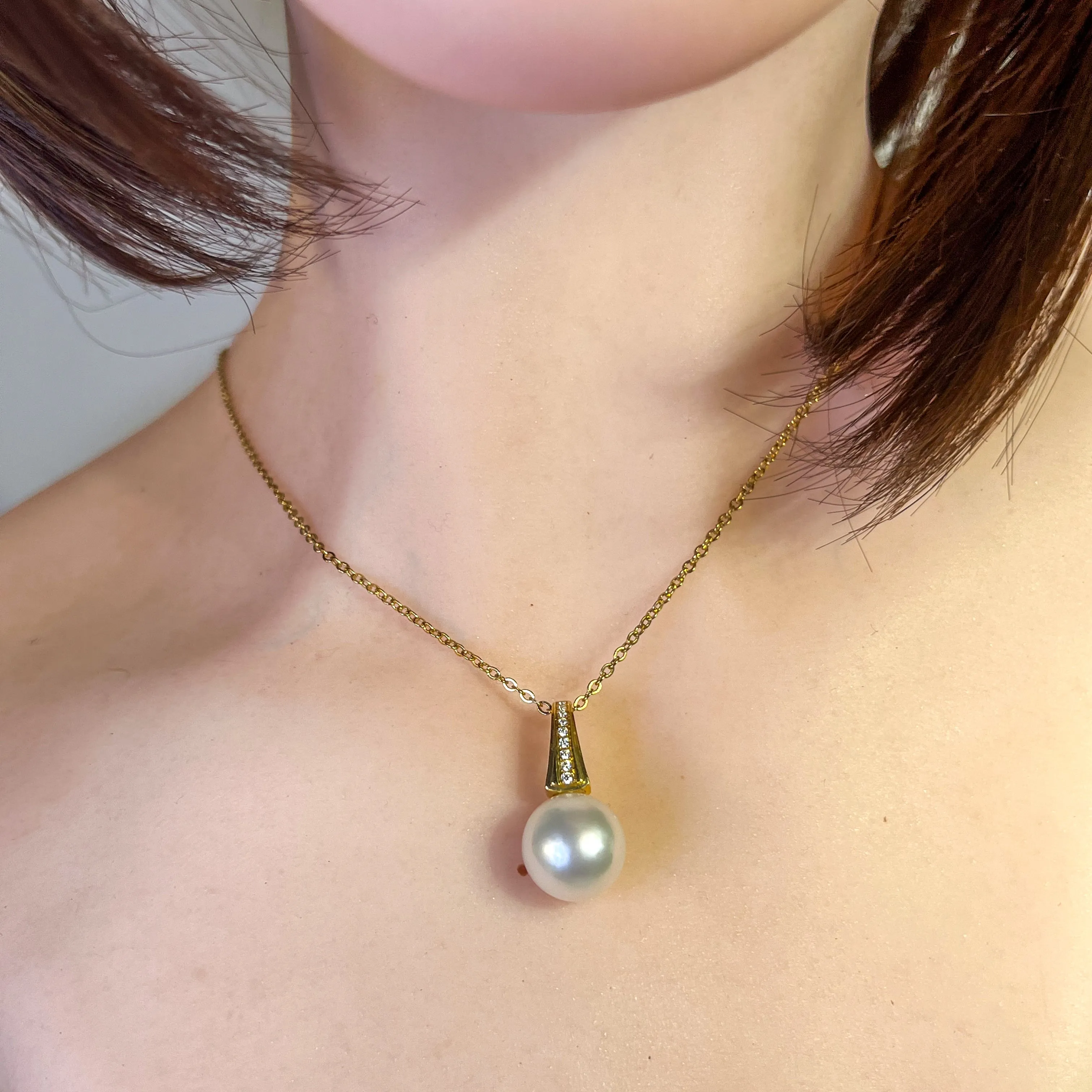 18kt Yellow Gold South Sea Pearl and Diamond pendant