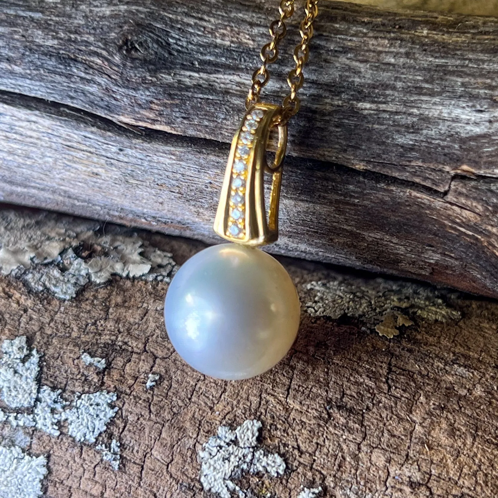 18kt Yellow Gold South Sea Pearl and Diamond pendant