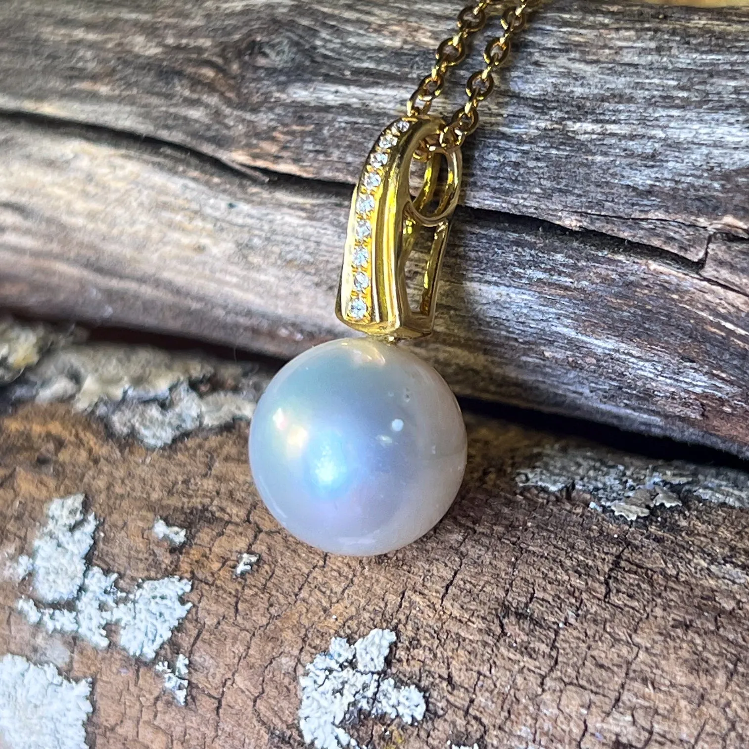 18kt Yellow Gold South Sea Pearl and Diamond pendant