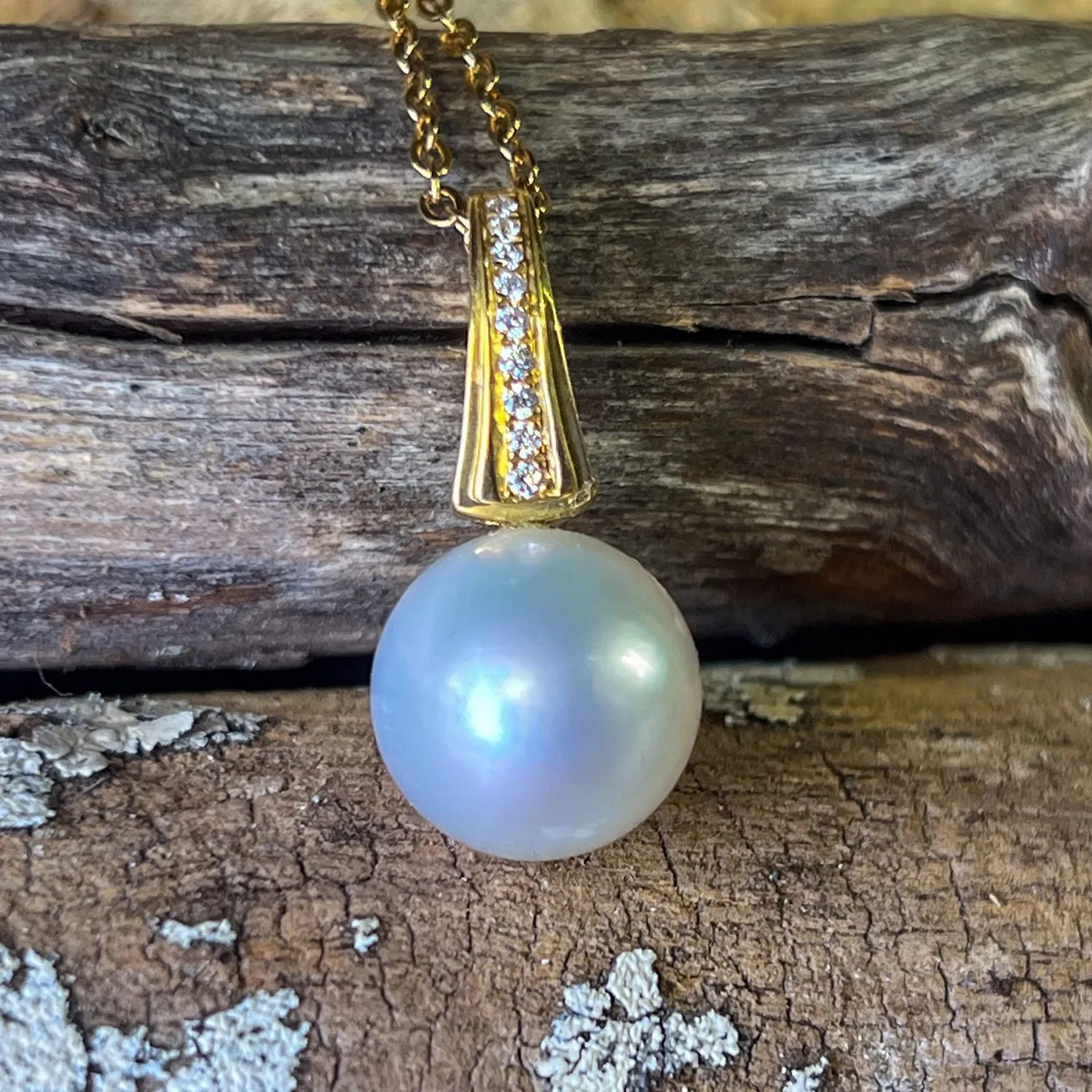 18kt Yellow Gold South Sea Pearl and Diamond pendant