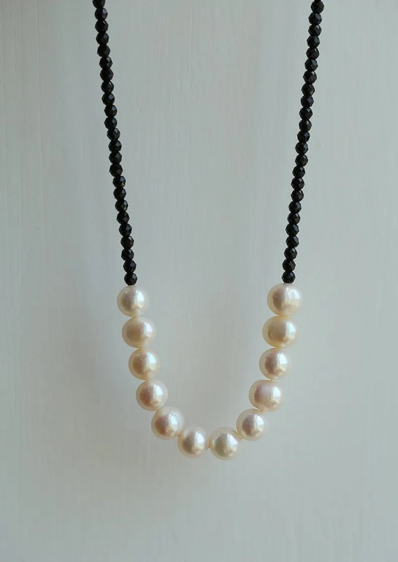 Black Spinel Smile Pearl Beaded Necklace