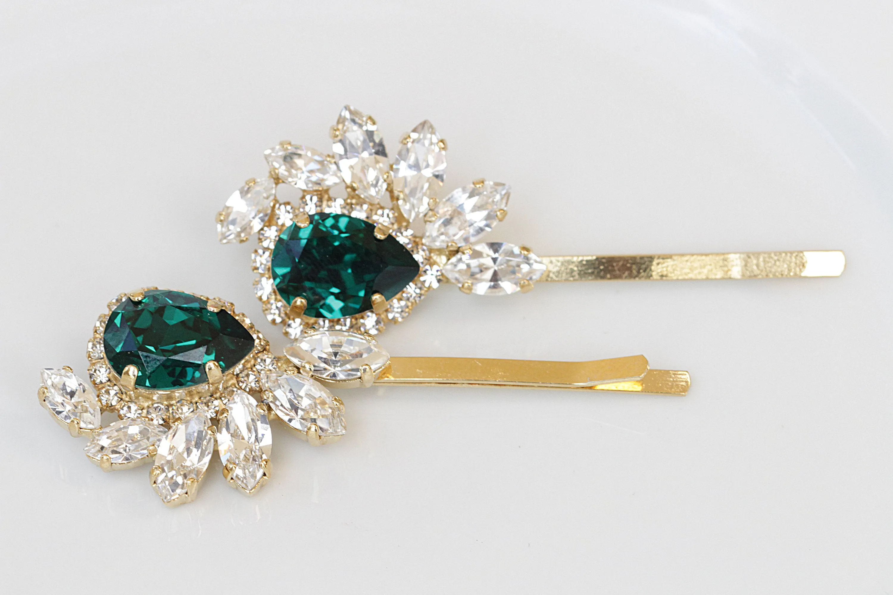 EMERALD BOBBY PINS