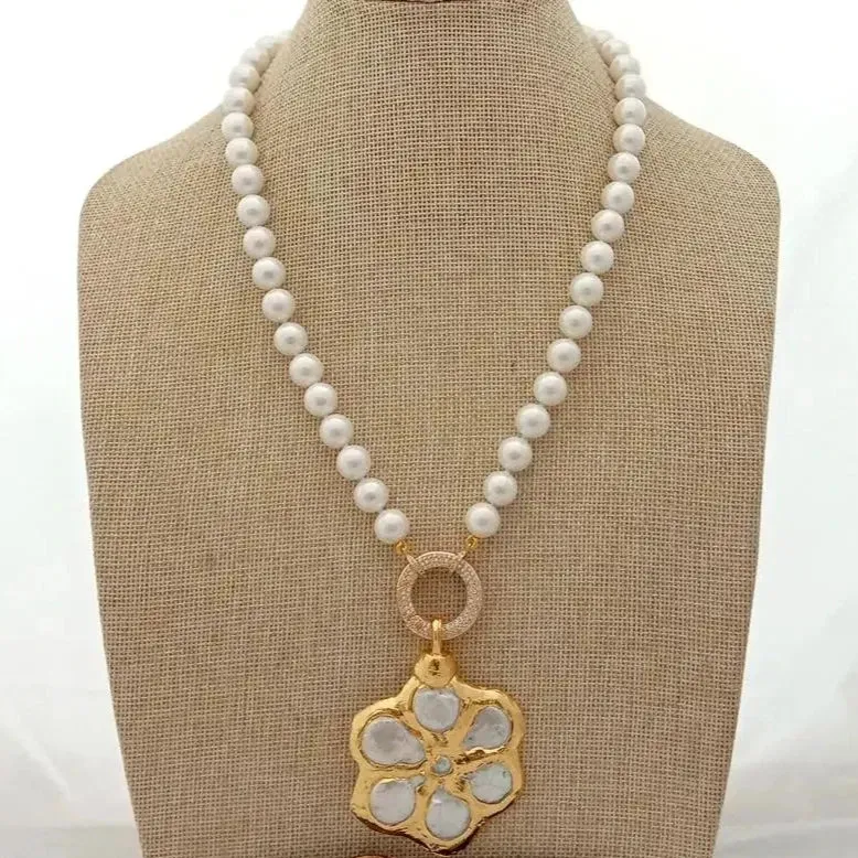 Natural pearl  Sea Shell pendant necklace